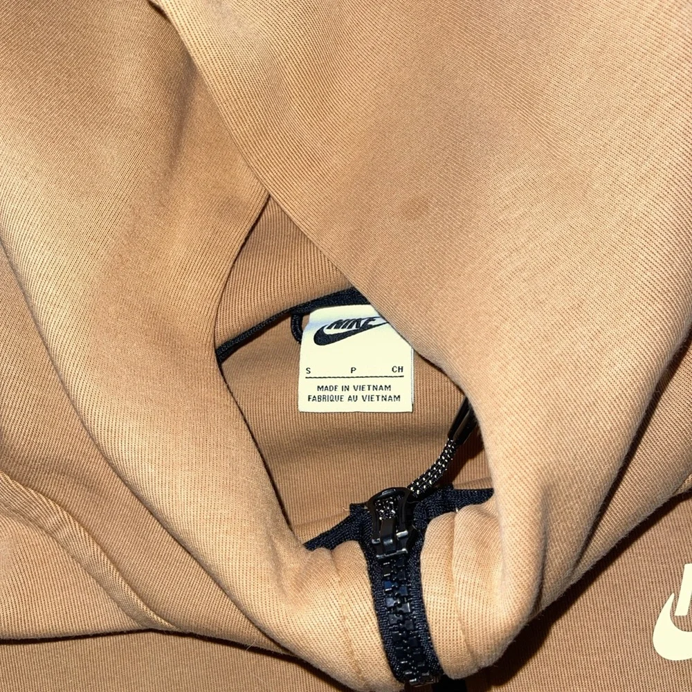 Nike Tech - Picture 3 of 3